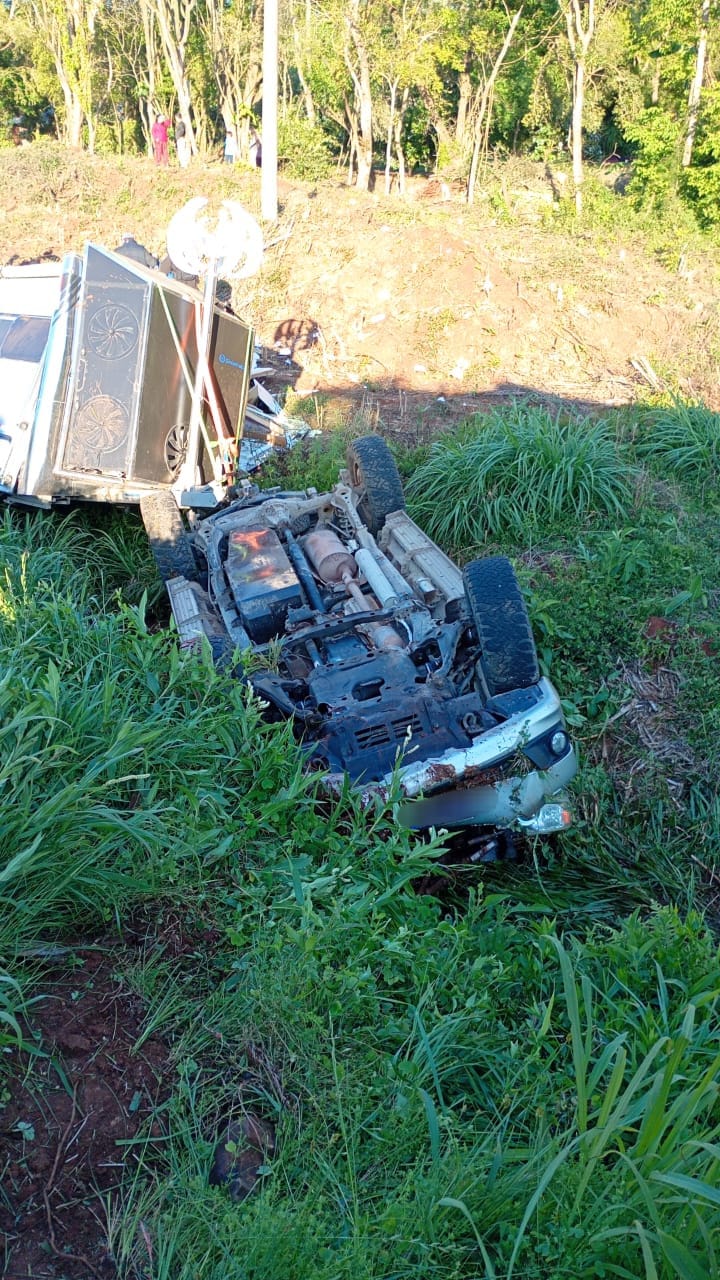 Una camioneta con casa rodante despistó en la Ruta 12 y una mujer resultó herida 3